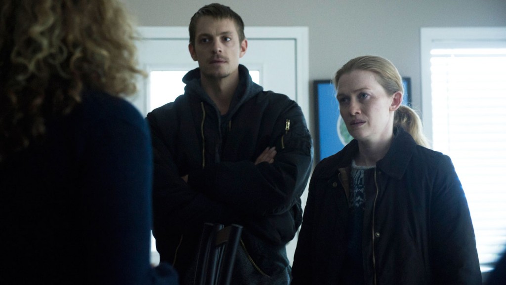 Stephen Holder (Joel Kinnaman) and Sarah Linden (Mireille Enos) - The Killing _ Season 3, Episode 12 - Photo Credit: Carole Segal/AMC